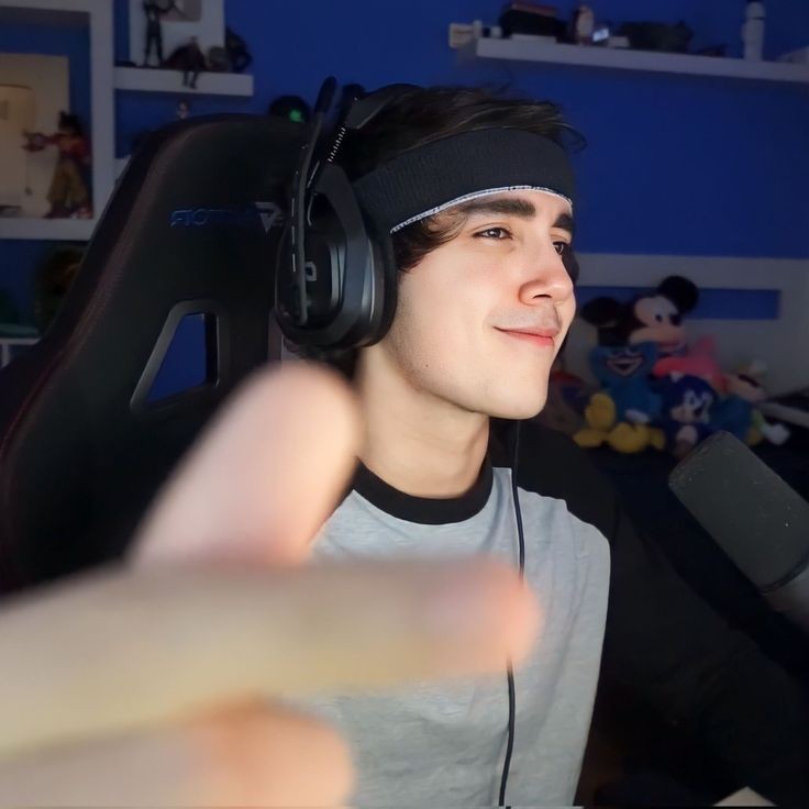 Omggn1ck's tweet photo. No sos un mal Streamer pero el premio se lo merecía Roier y todos los sabemos https://t.co/7B4ma64EaR