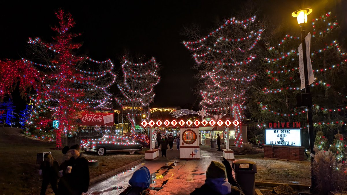 BaffledLemur's tweet photo. Another year, another amazing WinterFest! ❄️ https://t.co/zWZzjWeF2w