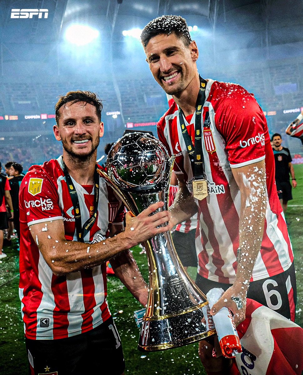 fgt70's tweet photo. Estudiantes de La Plata. El lugar donde los campeones vuelven. Y se vuelven a ir campeones.  #EDLP https://t.co/1XRipDdwbC