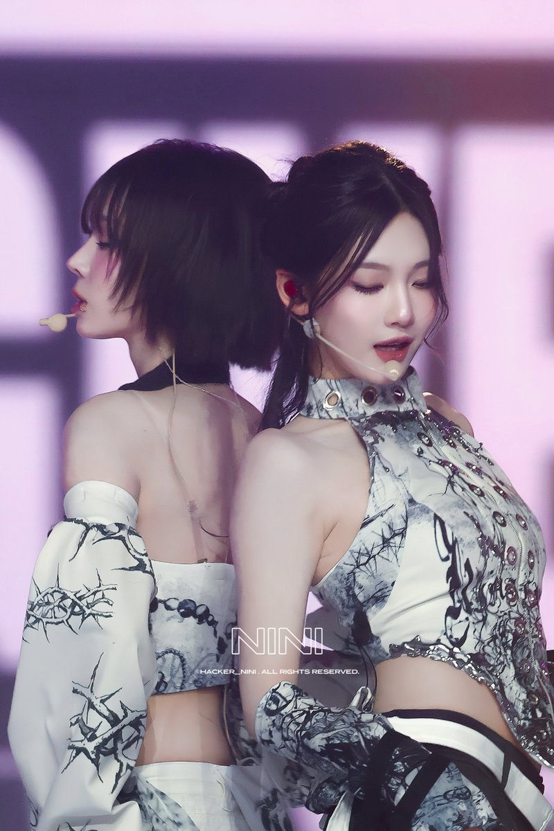 HACKER_NINI's tweet photo. 241220 가요대축제

#aespa #에스파 #NINGNING #닝닝 #宁艺卓 #WINTER #윈터 #ウィンター https://t.co/XLt6pRoQhA