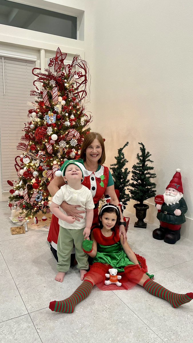 XiomaryUrbaez's tweet image. La señora Claus/Nicolás, ama a sus elfos. 

#CosasdeAbuela #espiritunavideno #21dicembre