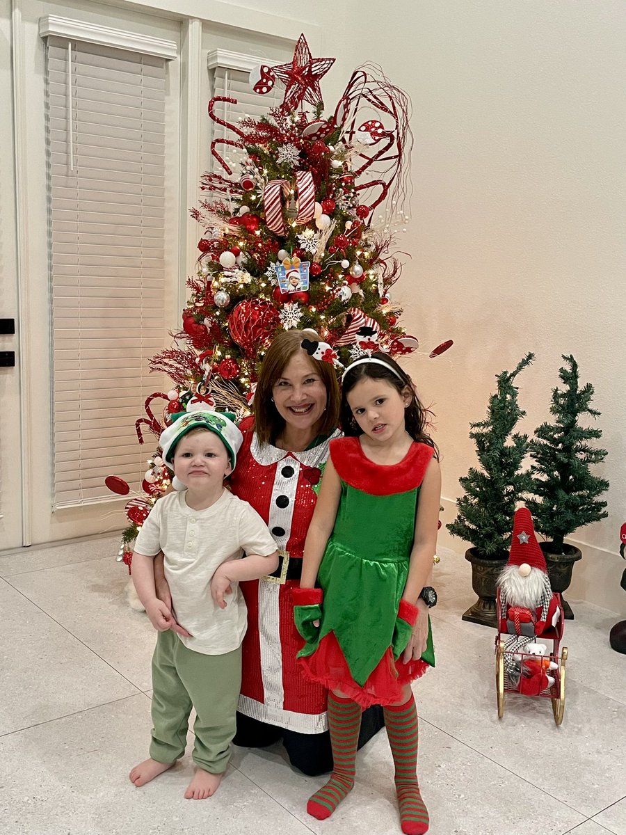 XiomaryUrbaez's tweet image. La señora Claus/Nicolás, ama a sus elfos. 

#CosasdeAbuela #espiritunavideno #21dicembre