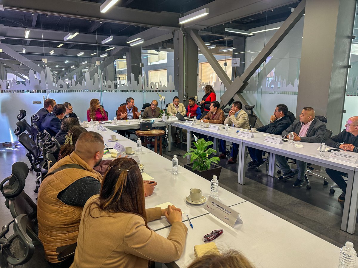 drobleso's tweet photo. El día de ayer nos reunimos con miembros del #CESA2025 para identificar los temas que se abordarán el próximo año.  
#TrabajandoEnEquipo 🤝 https://t.co/SKO3JCINpc