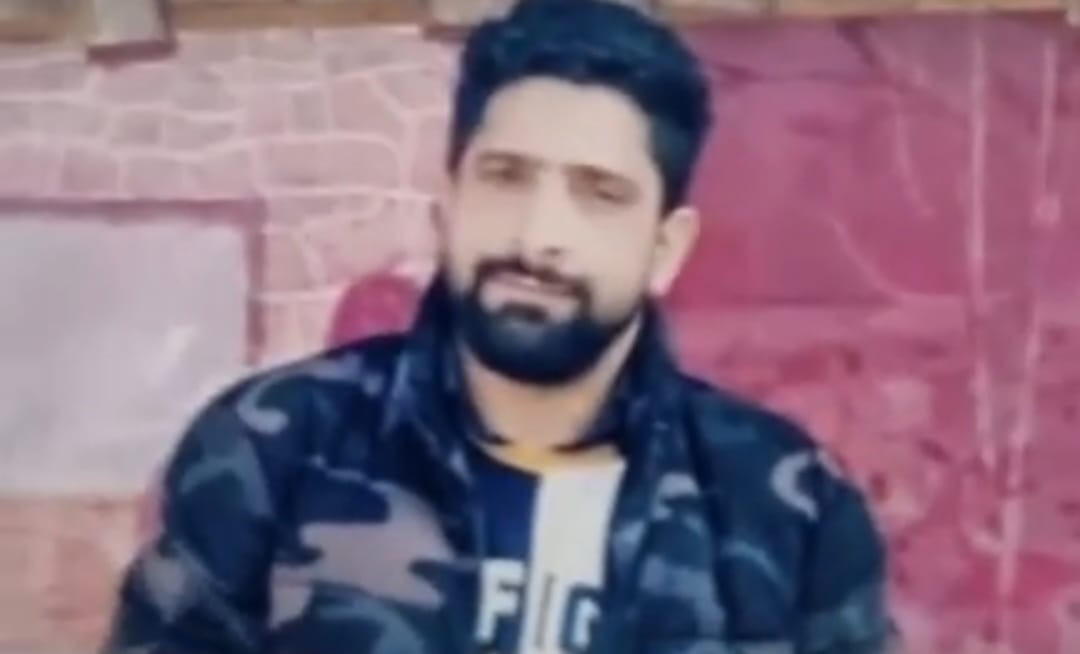 GulistanNewsTV's tweet photo. Trainee Cop Dies Of Bullet Wound At PTS #Manigam A policeman undergoing training in Manigam died of a bullet wound in Central #Kashmir’s #Ganderbal district, officials said. https://t.co/707AFmOD1b