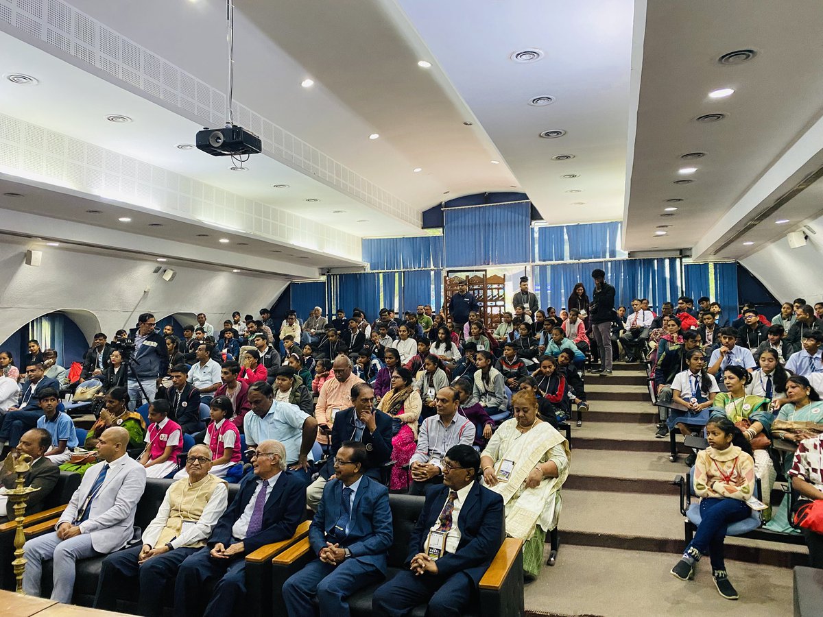 pavitshah's tweet photo. Happy #NationalMathematicsDay !
@InfoGujcost & @GujScienceCity supported by #NCSTC @IndiaDST organised 3 day-long #MathsCarnival .
Dr @narottamsahoo inspired the young minds on this occasion and highlighted the efforts of @dstGujarat and #GUJCOST to promote STEM leaning. https://t.co/V4tGuqMlJP