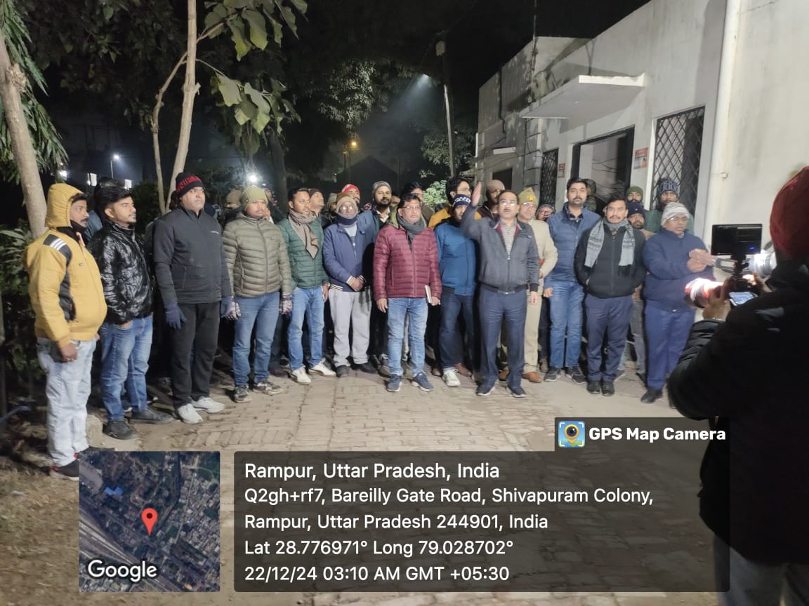 eeedd1rampur's tweet photo. #बिजली_चोरी_रोको_अभियान के तहत विभागीय एवं विजिलेंस टीमों द्वारा संयुक्त रूप से मॉर्निंग रेड की जा रही है |
@CMOfficeUP
@EMofficeUP
@aksharmaBharat
@ChairmanUppcl
@mduppcl 
@UPPCLLKO https://t.co/UYhJ38PvjT
