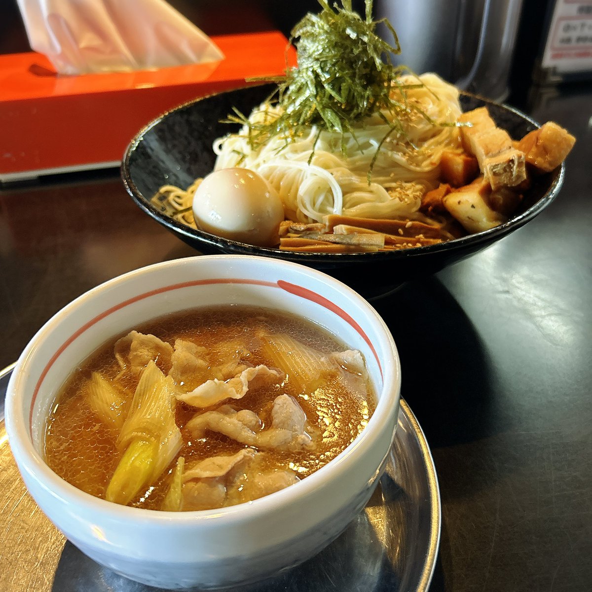 shi2za's tweet photo. 麺坊 炗 @岐阜市
豚のつけ麺(細麺仕様)大盛(O×T+白御飯)
ブタツケ〜ブタツケ〜😋
#麺坊ひかり https://t.co/RkgvNU90VJ