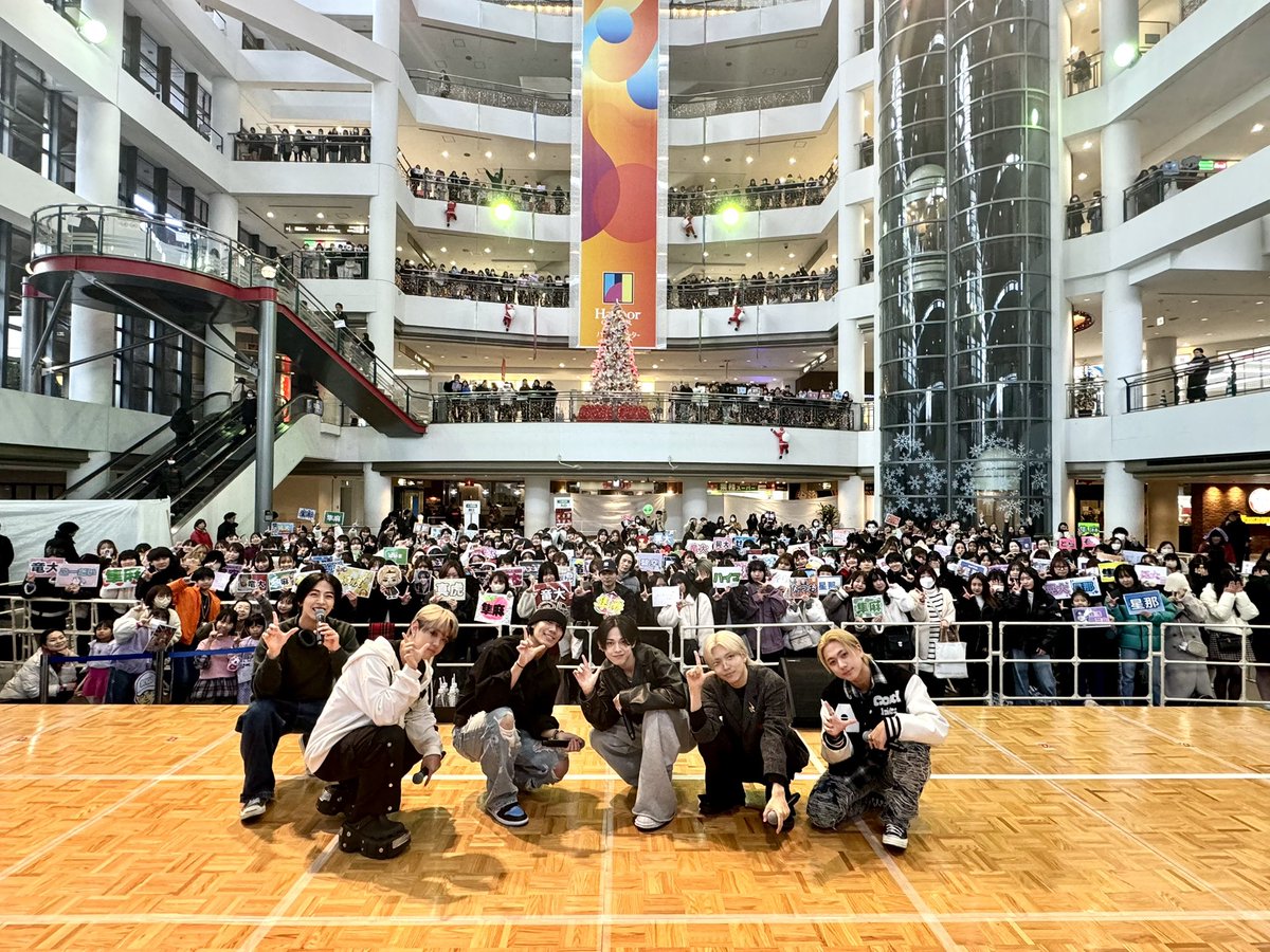 LIL_LEAGUE_'s tweet photo. 4rd SG"刺激最優先" 
リリース記念 #LILCARAVAN 
〈神戸ハーバーランド　
スペースシアター1部〉

ありがとうございました！
2部もお待ちしております🧡

#LILLEAGUE #リルリーグ
#LILLEAGUE_刺激最優先 https://t.co/OGdAT95MUe