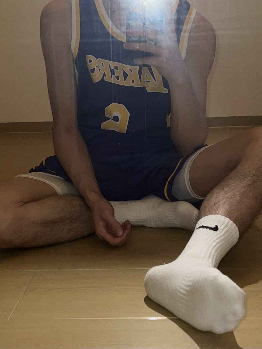 IscoverD's tweet photo. 小狗🐕白袜 https://t.co/s2K5x6LC4K