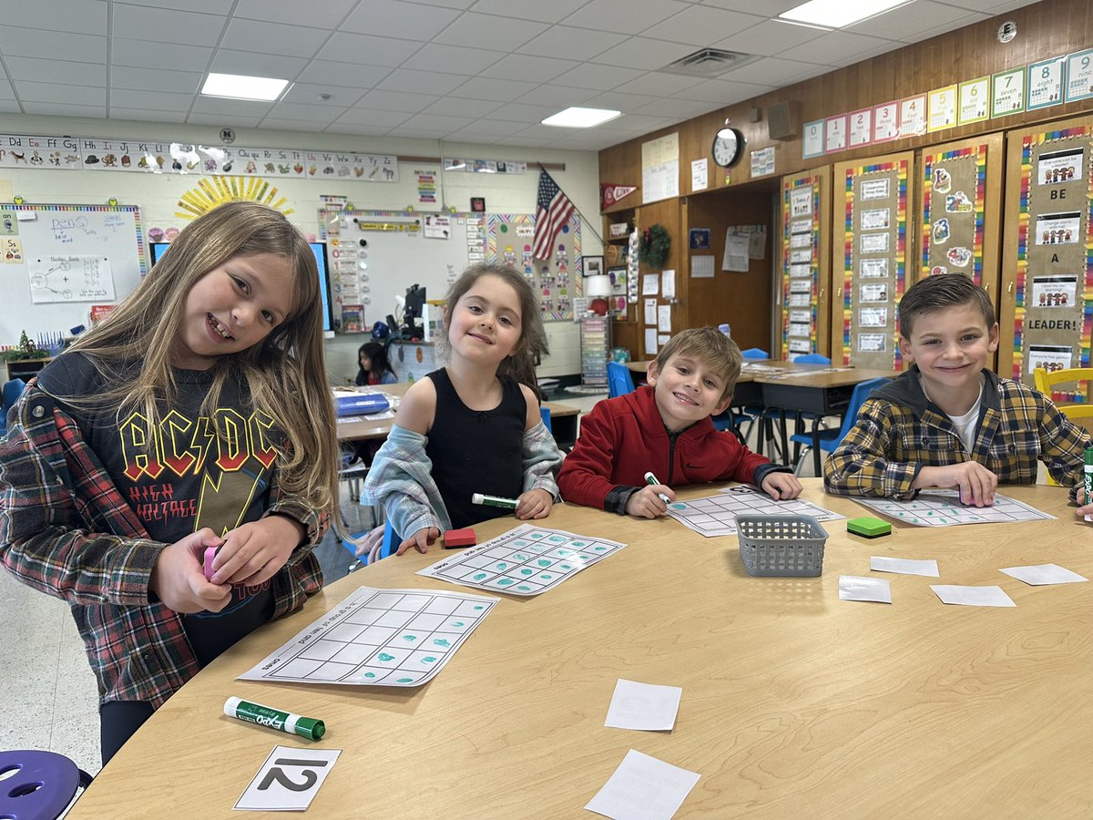 _MsFenty's tweet photo. Gearing up for our Unit 2 math test with some review centers! https://t.co/IypAmSOdYV