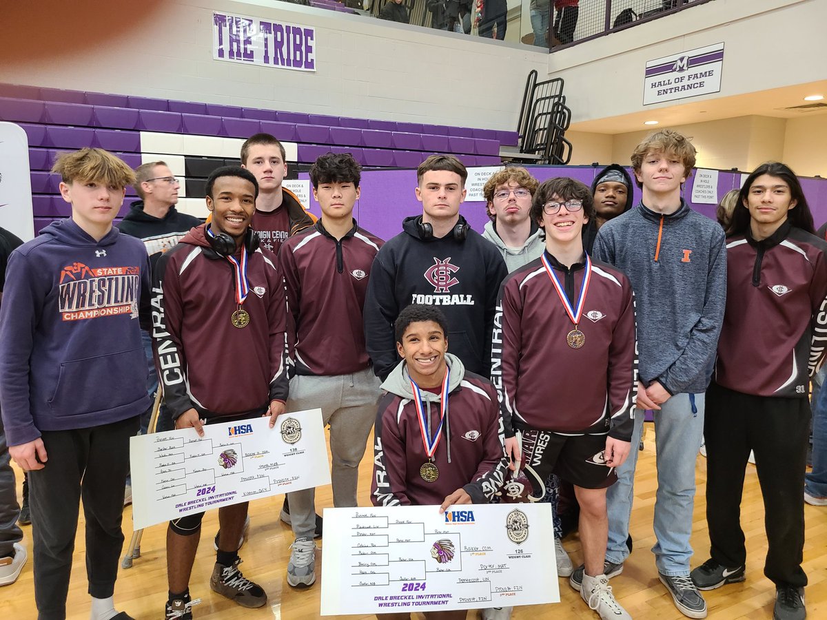 CoachMerle1's tweet photo. @Maroonwrestle team attended an elite 2 day wrestling tournament in Mascoutah. We took 10 wrestlers and placed 16th out of 31 teams. Individual results of medalists are:
Talin Baker - 126# Champion
Elliott Tanner - 132# 7th place
Ronald Baker - 138# Champion
@maroonathletics https://t.co/b75ZRyuJuB