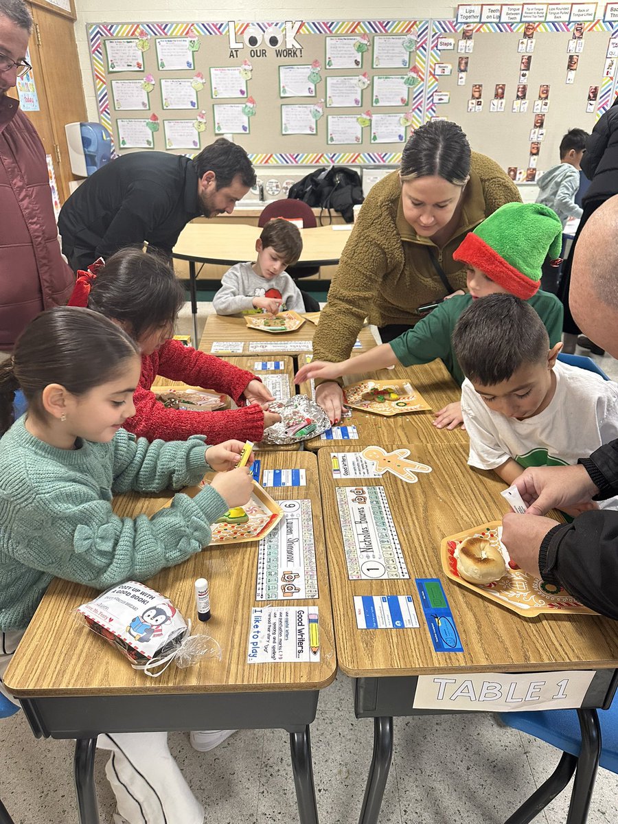 _MsFenty's tweet photo. How lucky are we!!! All week, we wrote about how to decorate holiday cookies and it came to life at our class holiday celebration!🍪 https://t.co/hEqriVE1M6