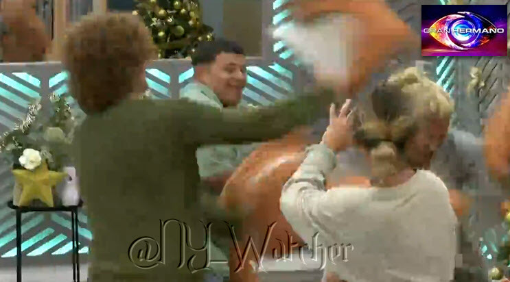 NY_Watcher's tweet photo. #GH2025 Looks like there is a Furniture Sale happening in the GH House - The Furniture is actually moving around <--> Parece que hay una venta de muebles en la casa de GH - Los muebles se están moviendo 🤔
#GranHermano
#GHAR21D
#GH21D https://t.co/izYuGwQbVJ