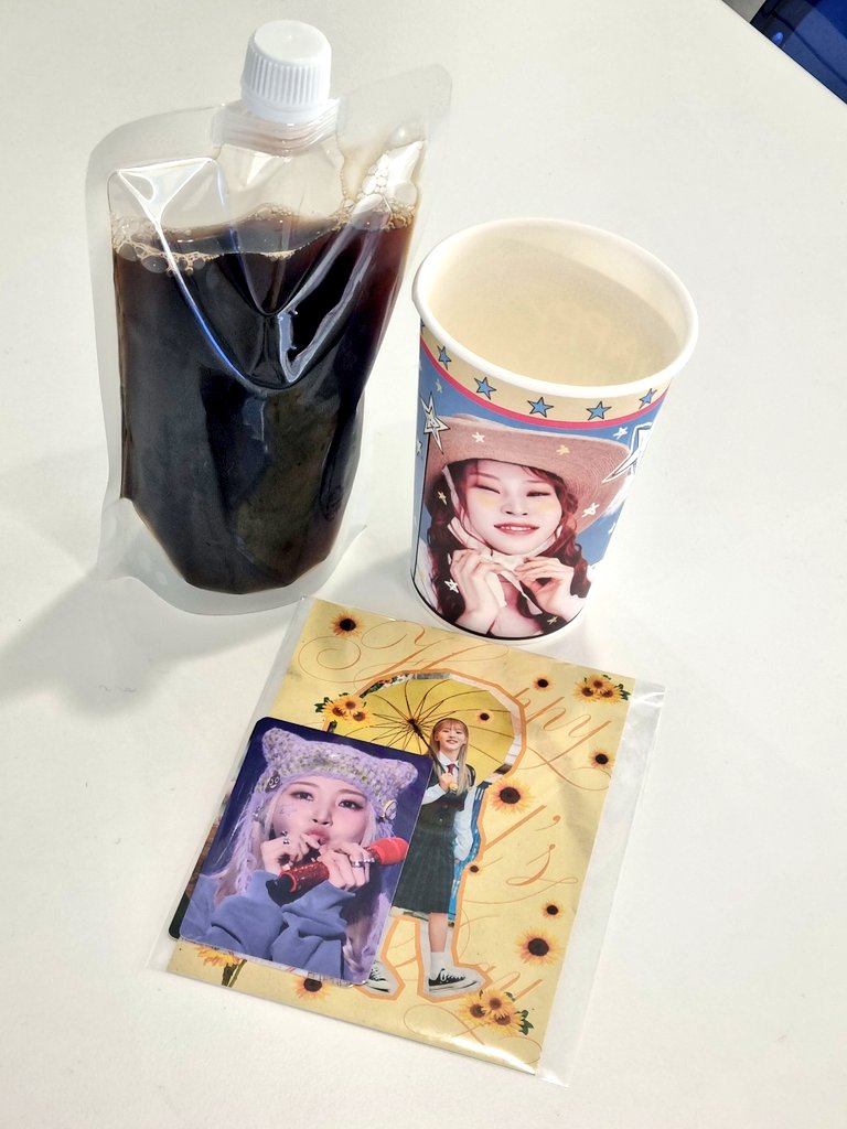 공주 생카 다녀왔당 전체적으로 진짜 다 너무 이뻤다 진짜 시간 내서 다녀 오길 잘 한듯 햄스떠야 생일추카해요 🫳🏻🐹🐹❤️
#흰눈이내리던날_별이의날
#해피별스데이
#makeitByulsday