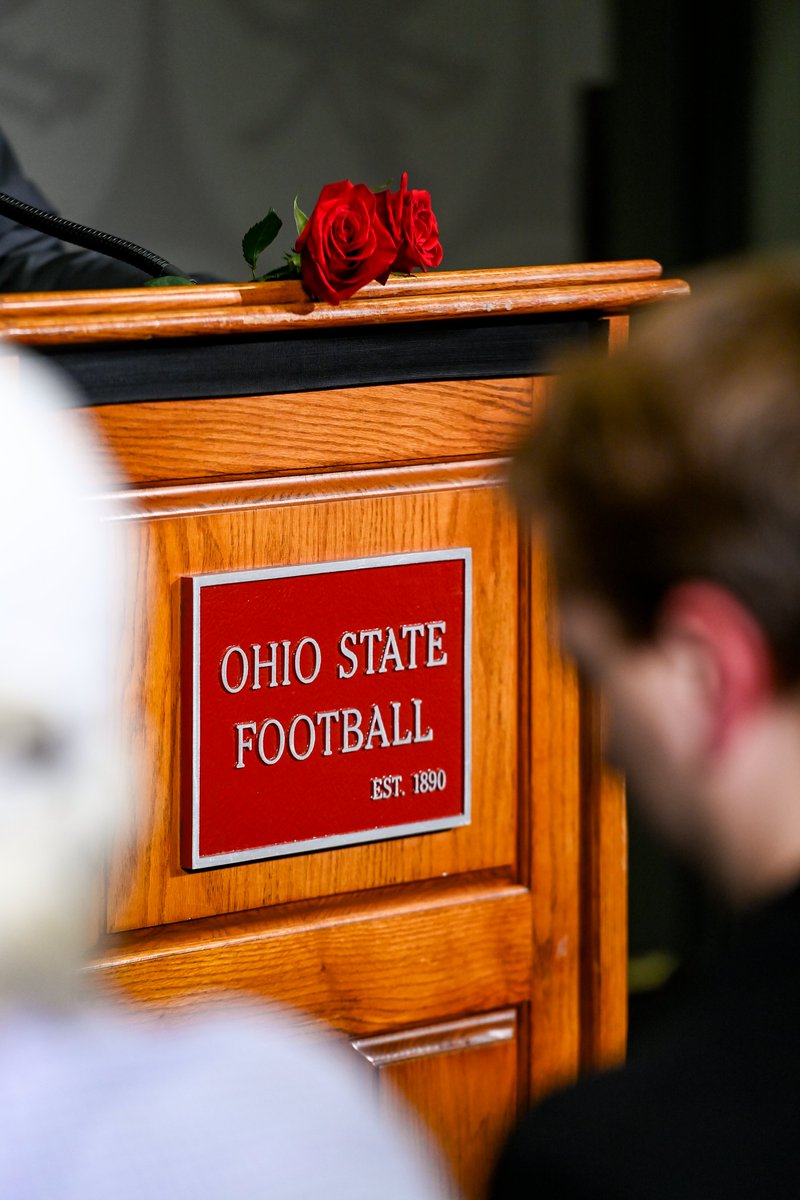 rosebowlgame's tweet photo. Roses are red,
the Buckeyes are too [scarlet].
We'll see you for New Years,
after that win in the Shoe.
@OhioStateFB 
🌹 https://t.co/InMZfKzOPu