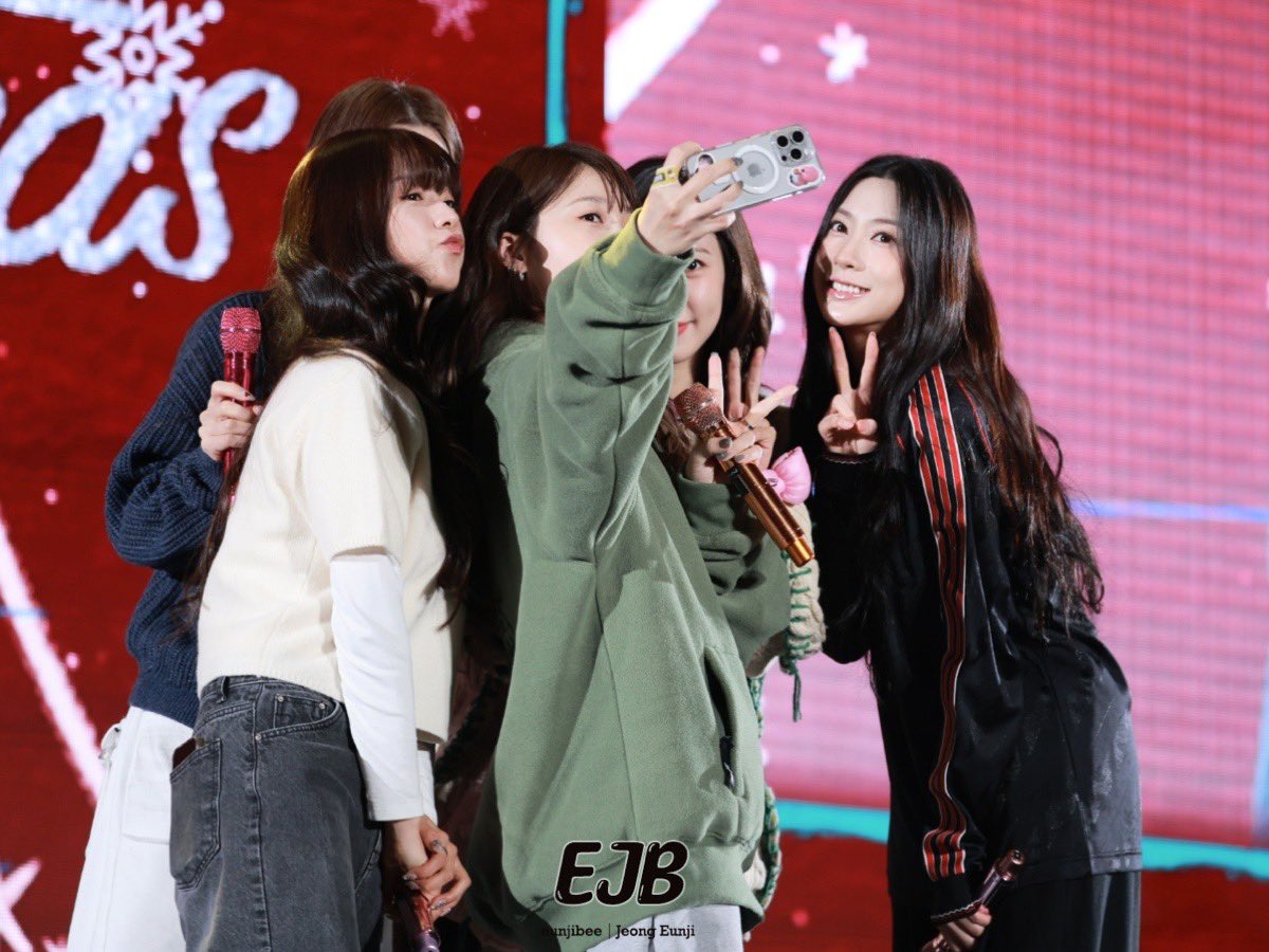 241222 PINK CHRISTMAS 🎤Sound Check
갑분 단체사진 Time📸

본공연 화이팅🤍

#Apink #에이핑크 #EUNJI