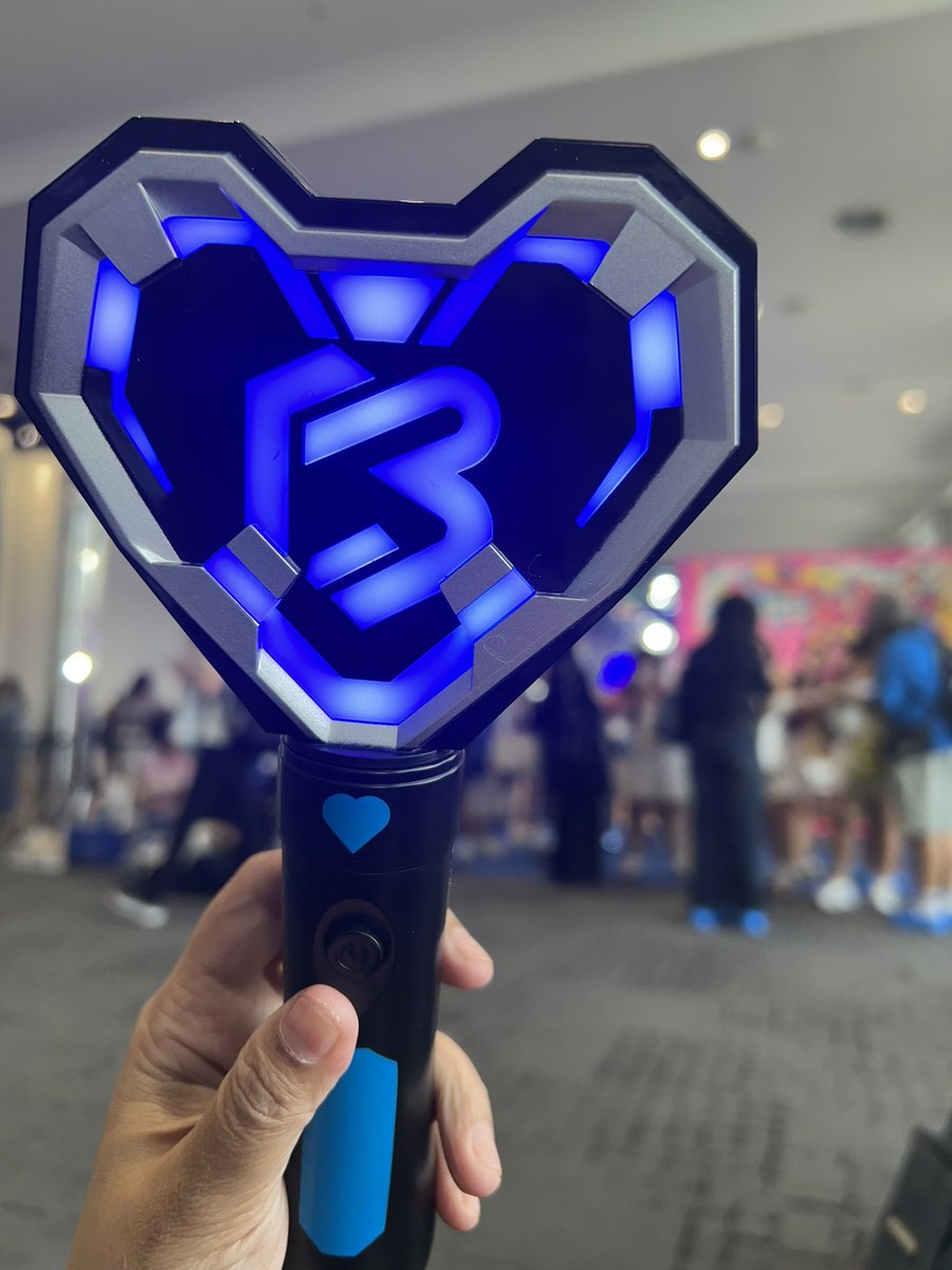 pimmyy_p's tweet photo. พร้อมแล้ววววแท่งไฟสวยมากกก

BUILD SHINE ON STAGE
#CanYouGleamTonight https://t.co/itECdIjflg