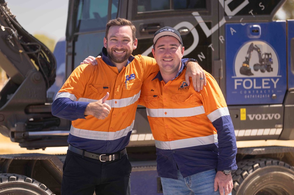 AustEarthmoving's tweet photo. For the love of the machine: Foley Contracts stands out in civil for all the right reasons.

Read the story and watch the video here:
https://t.co/eynwcZSFza https://t.co/09oQklzhnp