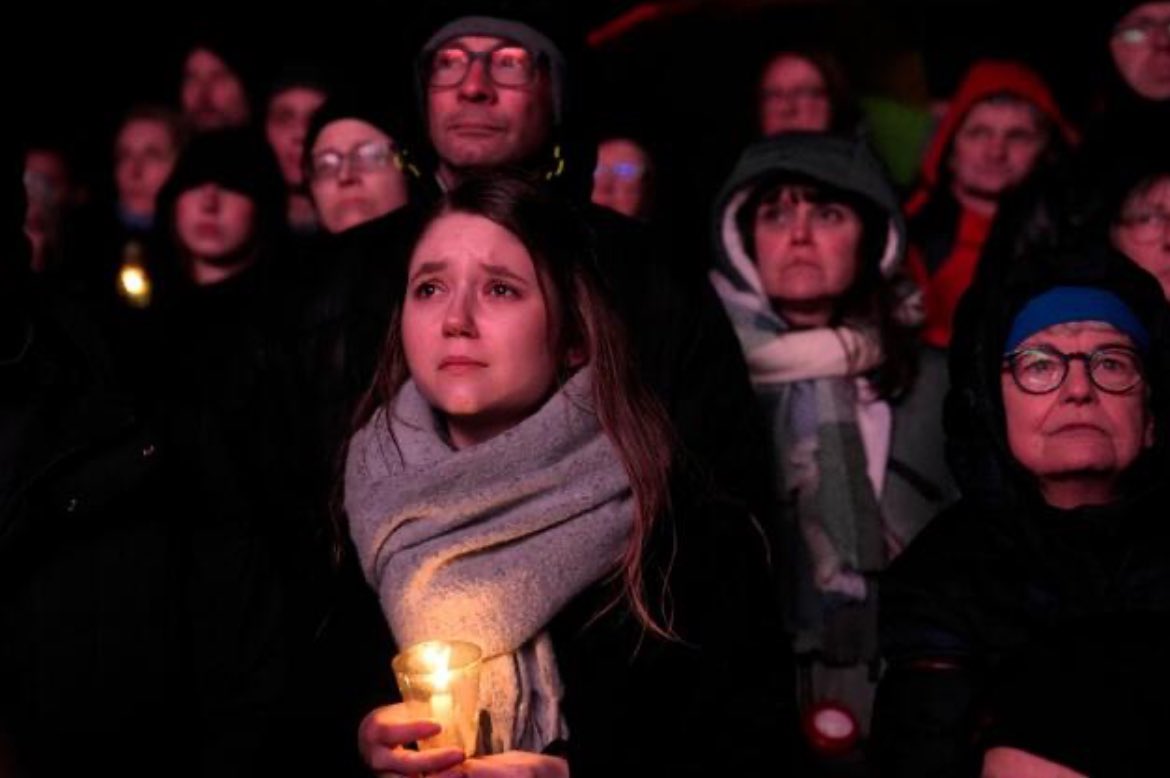 Usa_updates21's tweet photo. 🚨Breaking news: Germans Mourn the 5 Killed and 200 Injured in the Apparent Attack on a Christmas Market
📰 Read More: https://t.co/vLHJao2Z2r
#BuschGiftRedo $PENGU $CUTO #USPS #AsWeAre_WithSeungmin $NVDA #17dicembre #Trending #USAMIs新衣装  #Magdeburg #FrostyVillage #Usyk2Fury https://t.co/x4nSgsvi9T