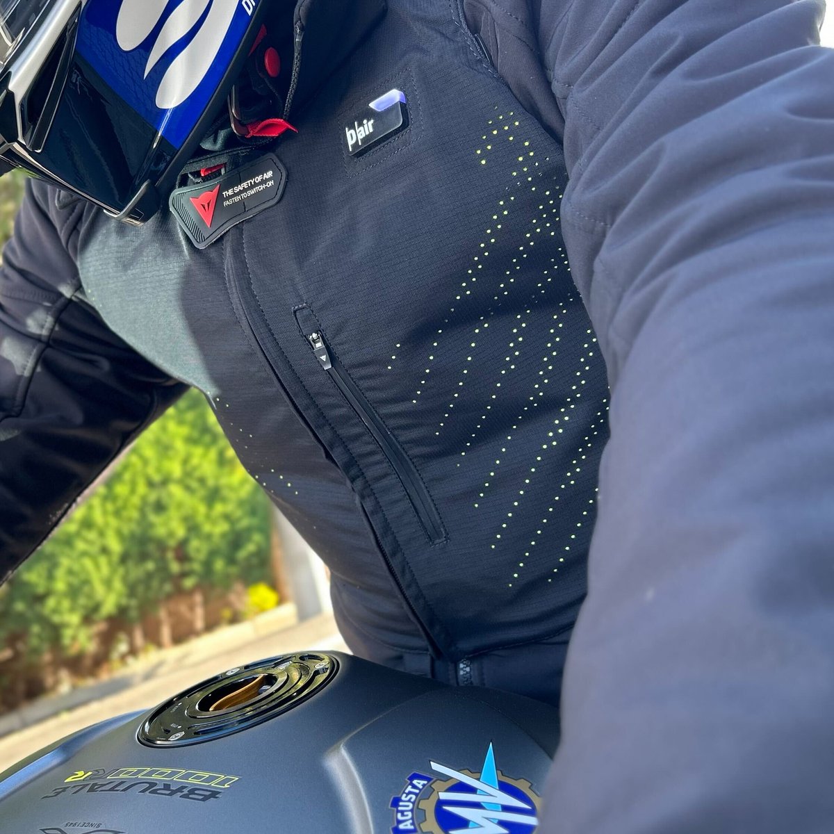 DSetagaya's tweet image. 【ダイネーゼ世田谷】
Brilliant #DaineseCrew &amp;amp; #AGVRider !!!
走る宝石MV Agusta Brutale1000RRに、最新エアバッグベスト”Smart Air"を組み合わせたスポーツコーディネートがExcellent!!
イタリアンエンジンが奏でる4気筒サウンドは心躍りますね。

ご来店ありがとうございました！！

#MVagusta