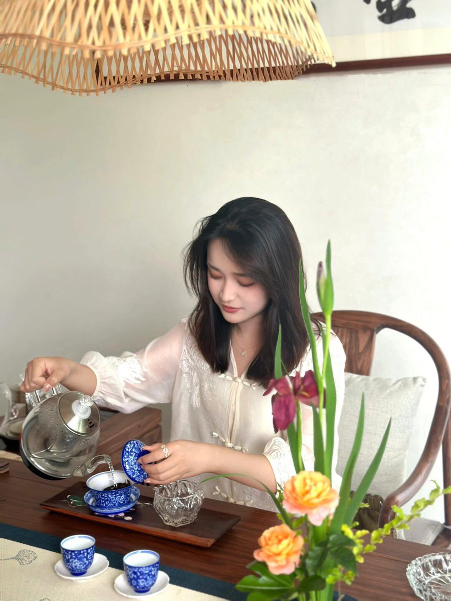 Pauda28's tweet photo. 没有爱情的甜蜜，就让红茶的甘醇填满；独处是修行，更是享受。🍵💖 https://t.co/MjG2AENFeq
