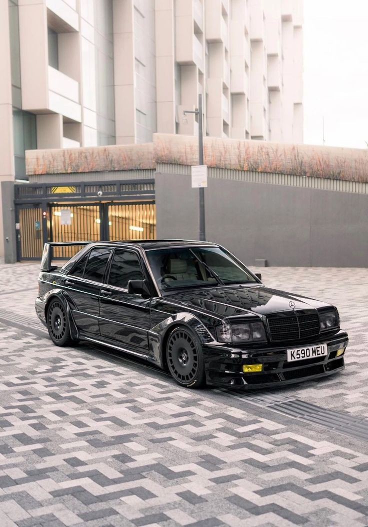 4AAAAart's tweet image. Choose one:
Mercedes 190 EVO2 vs BMW E30 M3