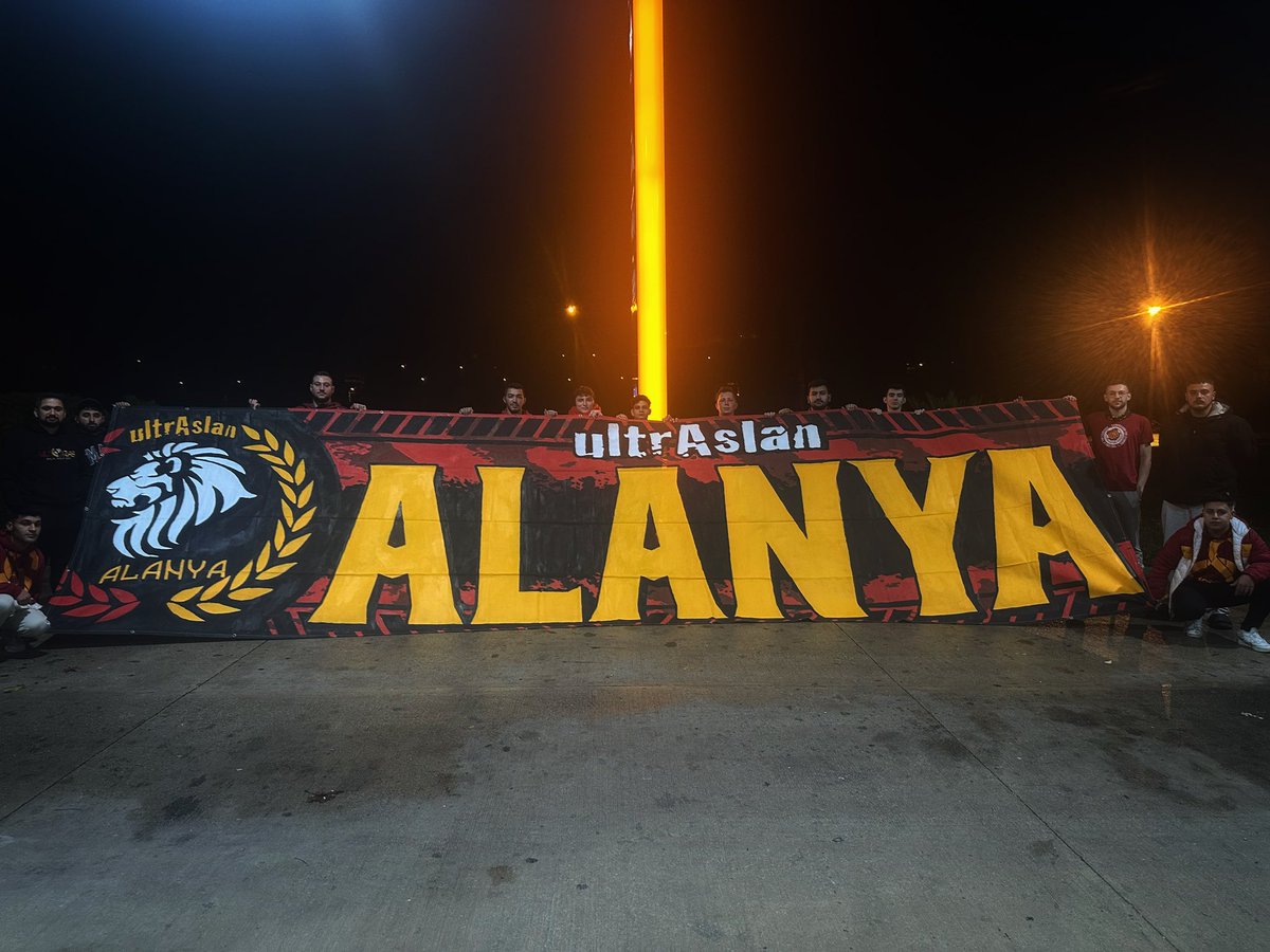 DEPLASMANDA BİR EKSİK CENNETTE BİR FAZLA.. 
#HepBizimlesinAliKILIÇ  
Armanın peşinde Kayseri deplasmanı için yollardayız. 
<a href="/uAYurtici/">ultrAslan Yurtiçi</a>