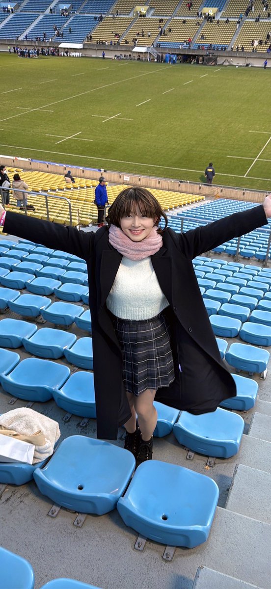 昨日はお友達と
ラクビー🏉初観戦❣️🙋‍♀️✌️
JKぽいけど生脚はむりです〜🥶
ストッキングでも寒いニャン😅

#ストッキングフェチ💓