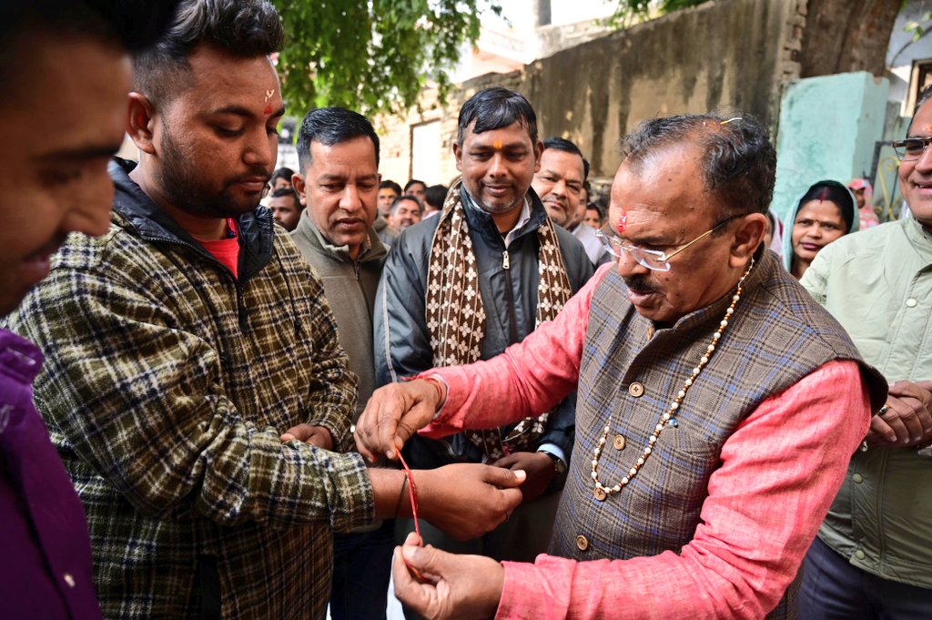 VasudevDevnani's tweet image. अजमेर उत्तर में वार्ड न. 09 में झुलेलाल मंदिर सामुदायिक भवन के पास वाली गली में 5.50 लाख ₹ की लागत के सड़क निर्माण कार्य का शुभारंभ देवतुल्य क्षेत्रवासियों की उपस्थिति में किया।

#Devlopment #Ajmer #RajAssemblySpeaker #ApneDevnani