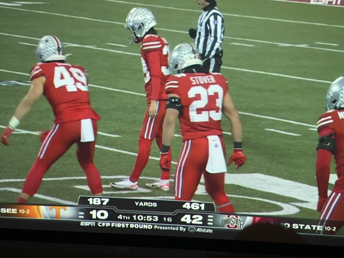 Two of my favorite HS football legends…<a href="/gurd45/">Patrick Gurd</a> and <a href="/GarrettStover2/">Garrett Stover</a> !?

What a great pic and representation of Central Ohio Football!?