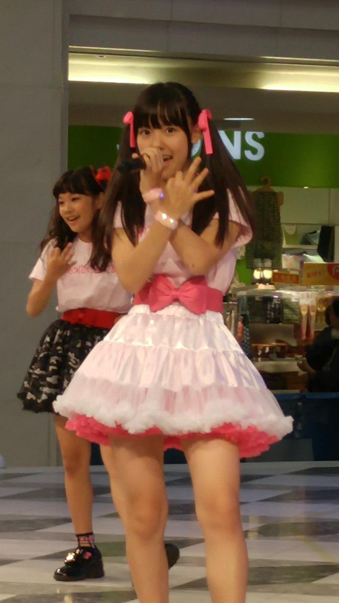 saYurimoNana's tweet photo. 風的四天王。
松本ももな
2015.10.02@噴水広場。
櫻井優衣＆大森莉緒
2016.08.27@アリオ蘇我。
熊澤風花
2016.10.17@渋谷クアトロ。 https://t.co/eRTkMgjiW9