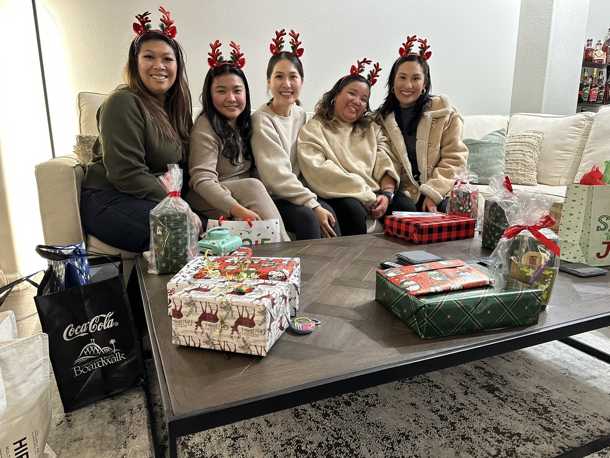 dearestmiks's tweet photo. 20 December 2024 || forever grateful for these girls 😘 https://t.co/Ghsl2FsumK