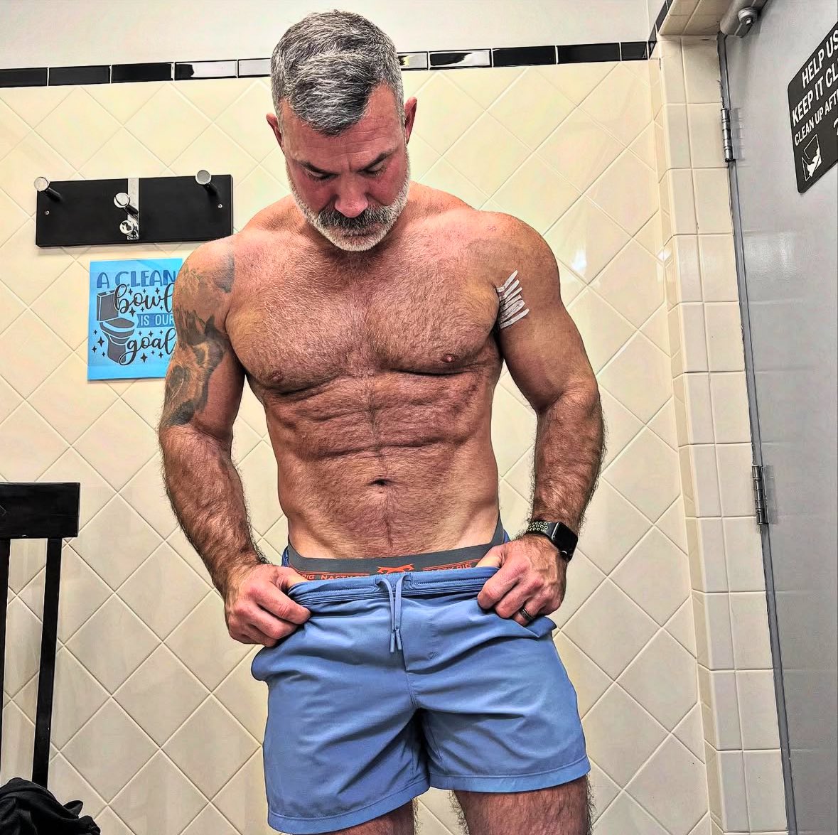 DaivdGo's tweet photo. Wlc back ,I hope ur in good health after the operation

❤️❤️

#Husband #musclebear #hardcock  #hairydaddy #hairychests #hairyhunks  #muscleman #muscledaddy #musclegay #inGym https://t.co/sA23ezyZNq