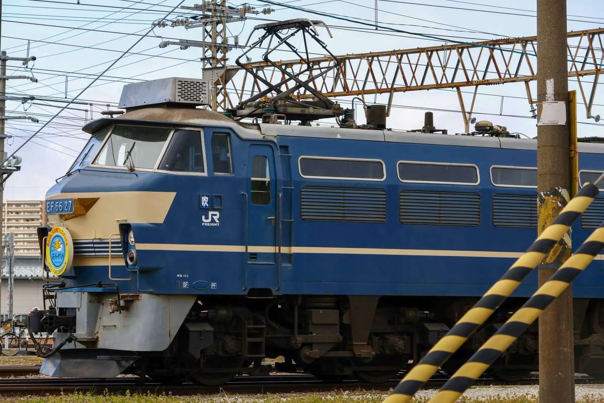 2024/12/19
吹田機関区
EF66 27
今年は2013年広島公開ヘッドマークを取り付け
時々響くコンプレッサー音がよりカッコ良さを引き立たせていました