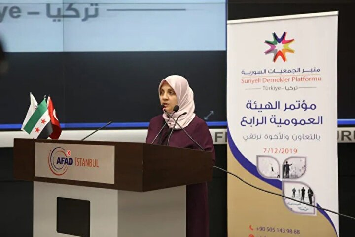 İlk kadın yetkili oldu: Türk vatandaşı Ayşe Seyidoğlu'na Yeni Suriye Hükümeti'nde önemli görev

Suriyeli Dernekler Platformu’nun Başkanı Türk vatandaşı Ayşe Seyidoğlu, Yeni Suriye Hükümeti'nde Kadın İşleri Ofisi Başkanı olarak göreve getirildi. Seyidoğlu, yeni hükümette görev