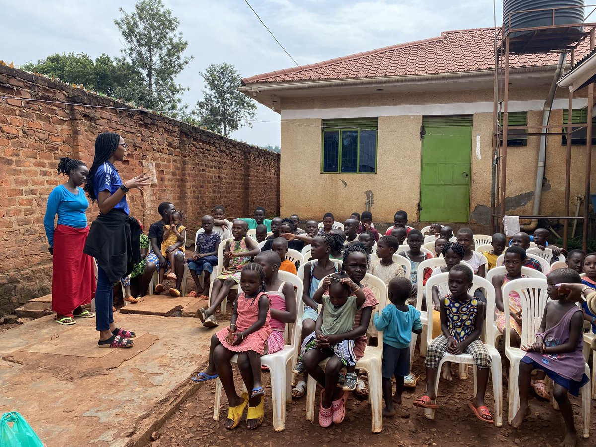 EDKizza's tweet image. "I’m thrilled to share our Christmas charity outreach !
Our youth group, 'Charity Begins With Me,' is dedicated to spreading kindness and compassion.
This year, we visited Jinja Mpumudde Charity Home, bringing joy, food, clothing, and gifts to the incredible children and staff.