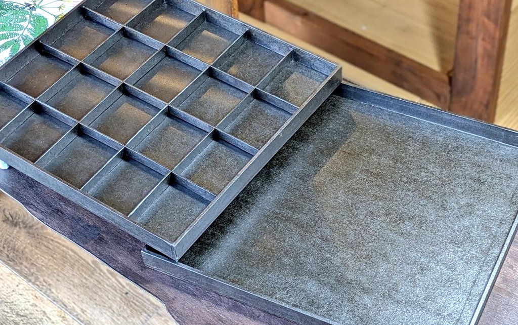 オーダーメイドで重ね箱のアクセサリーボックスを製作させていただきました。
柄は新柄［ネムノキとくまばち］です。ご依頼くださりどうもありがとうございました🥰💕💕