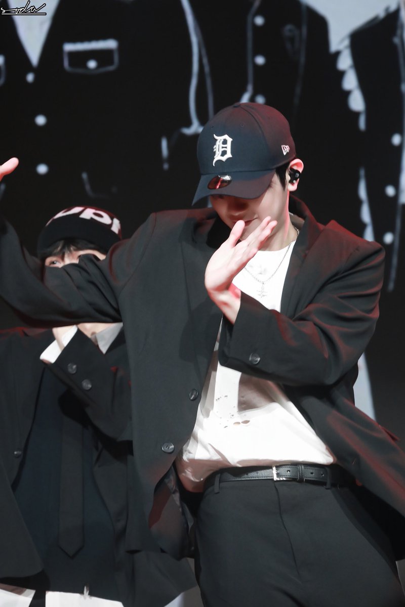 sodabeaf's tweet photo. 20241221 MACAU

sex

#OMEGA_X #오메가엑스 
#예찬 #신예찬
 #YECHAN #申艺灿 https://t.co/QgLWcVZryK