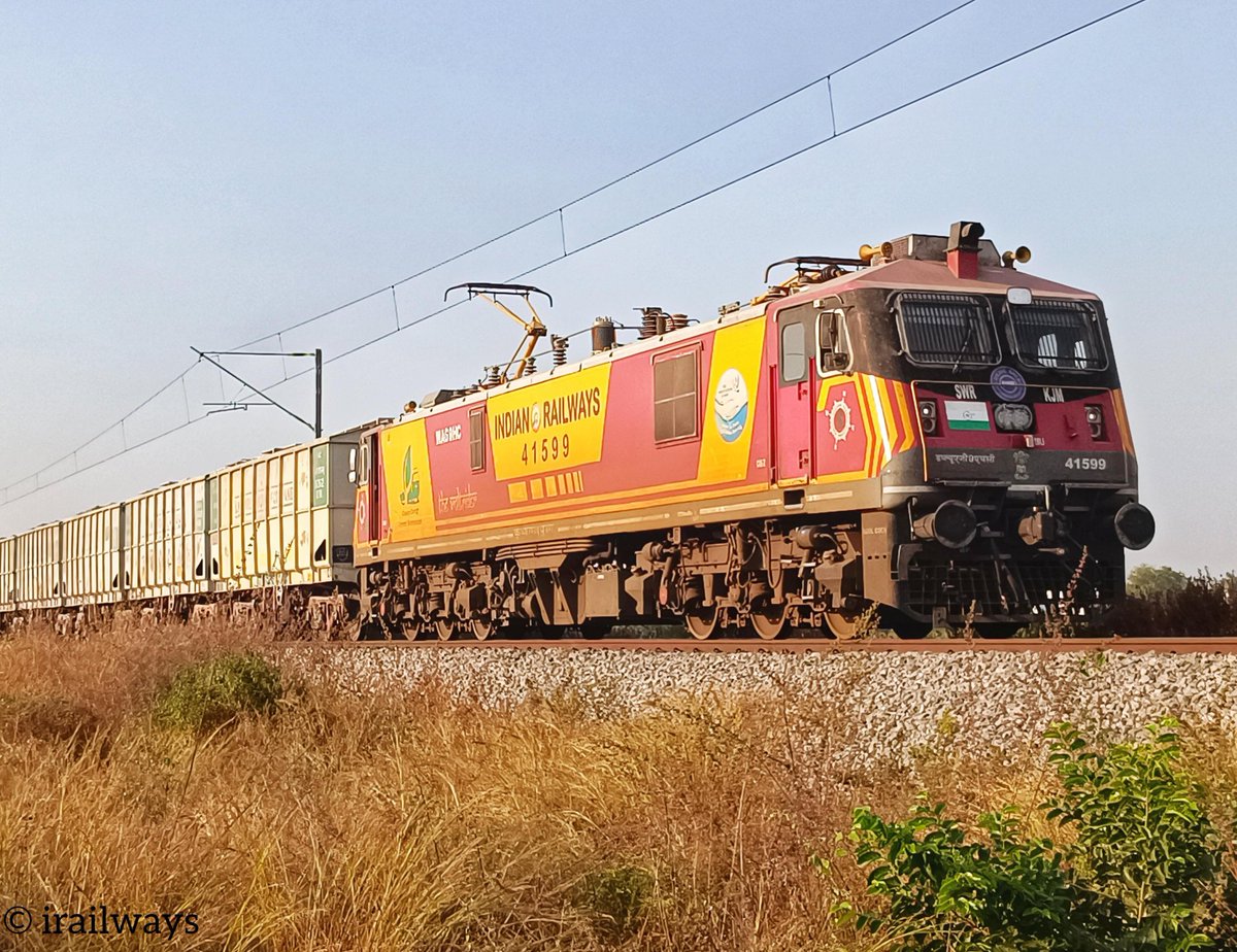 The VOLTRIDER !
. 
In Frame KJM WAG-9HC 41599 "Voltrider" pulling BCCW Freight 
17 December 2024
 <a href="/SWRRLY/">South Western Railway</a> <a href="/drmsbc/">DRM Bengaluru</a> <a href="/drmubl/">DRM Hubballi</a> 
. 
#irailways #IndianRailways #voltrider #bccw #freight #photooftheday
