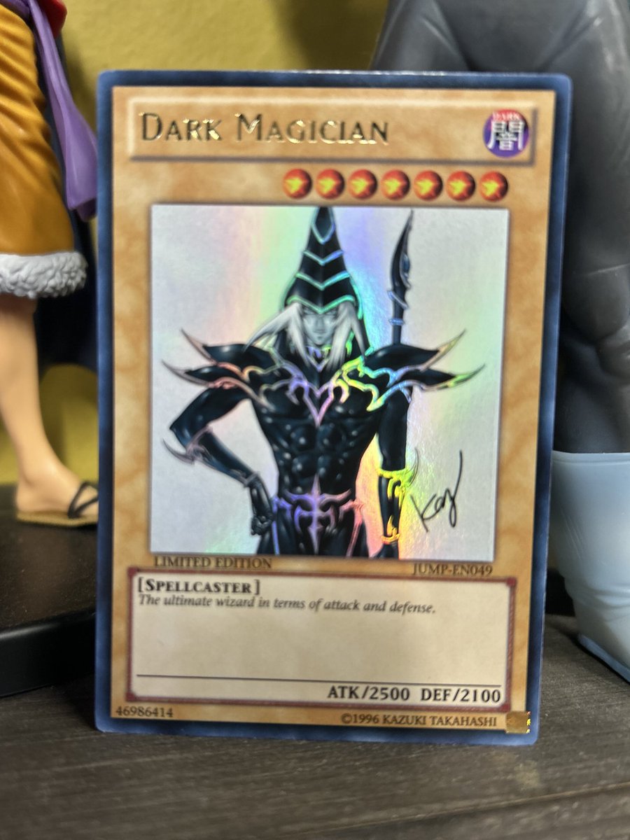 SSMerckTheJerk's tweet photo. super randomly found this untouched rare Dark Magician card in a super old shonen jump magazine earlier.. 
pretty insane tbh…

getting it appraised asap!💯 https://t.co/td7PCK705M