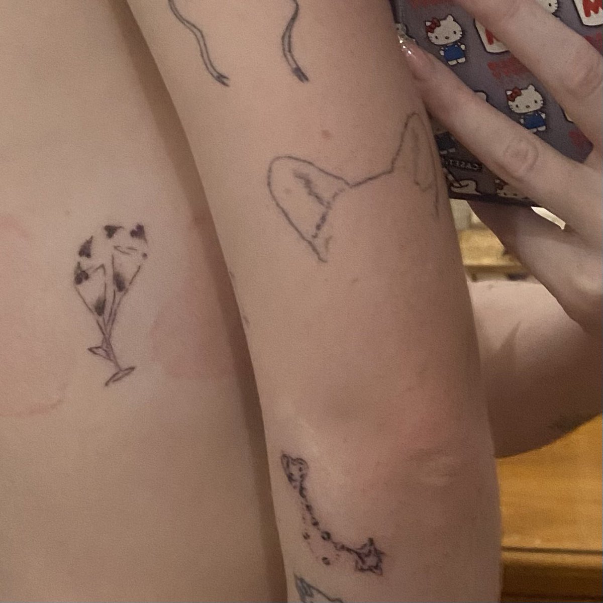 xlittlenae's tweet photo. My body is now home to 4 new tattoos
And yes the last one is 1D hugging https://t.co/mBRd9PVFuE
