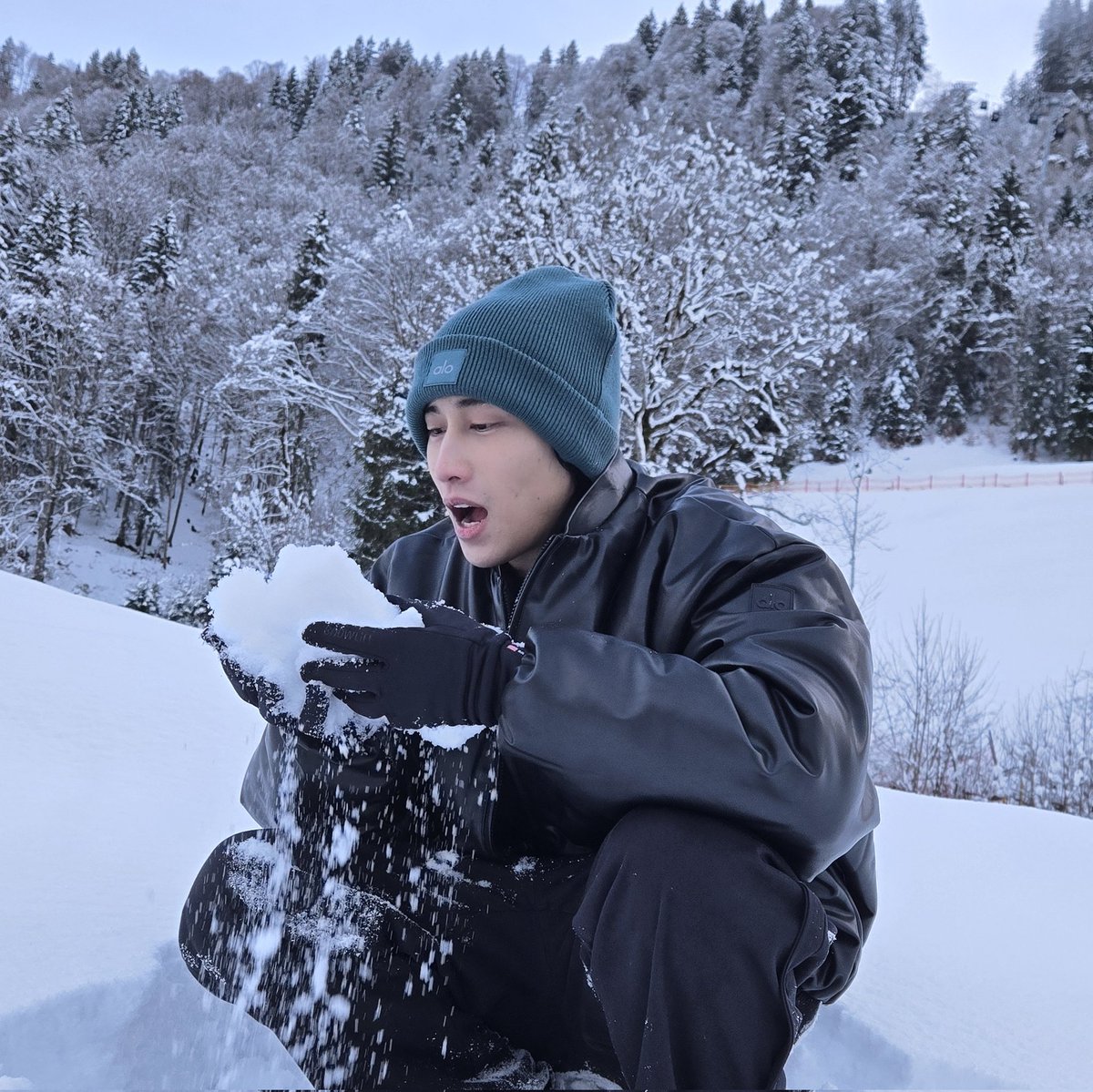 biblesumett's tweet photo. How was your year #bsumbody ? Hope it was a great year. Looking forward to bext year with all of you. 🎄❄️ https://t.co/Ed7uxn4yrI