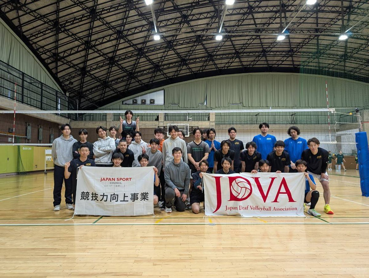 twi_jdva's tweet photo. デフバレー男子日本代表チームは、東京都にて強化合宿を行いました。
12月21日は亜細亜大学と練習試合を行い、12月22日は東京学芸大学主催の大会に参加し準優��という結果でした。
デフリンピックに向けて、引き続き強化を続けていきます。
#バレーボール
#デフバレーボール
#デフリンピック
#日本代表 https://t.co/vupcRxmii6