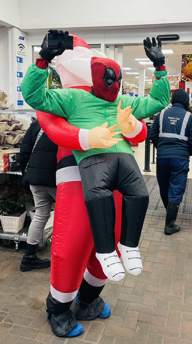 Karen Linley (@karenlinley_) on Twitter photo A huge THANK YOU to 3 absolute Luton Legends @RaineyPhyl <a href="/lutonsdeadpool/">Luton's Deadpool</a> & Andy from <a href="/ClubSomeries/">Rotary Club of Luton Someries</a> for supporting <a href="/Tesco/">Tesco</a> Dunstable fundraiser for <a href="/ClubSomeries/">Rotary Club of Luton Someries</a> to provide warm clothing for those in need this winter β€οΈπ
A huge THANK YOU to 3 absolute Luton Legends @RaineyPhyl <a href="/lutonsdeadpool/">Luton's Deadpool</a> & Andy from <a href="/ClubSomeries/">Rotary Club of Luton Someries</a> for supporting <a href="/Tesco/">Tesco</a> Dunstable fundraiser for <a href="/ClubSomeries/">Rotary Club of Luton Someries</a> to provide warm clothing for those in need this winter β€οΈπ