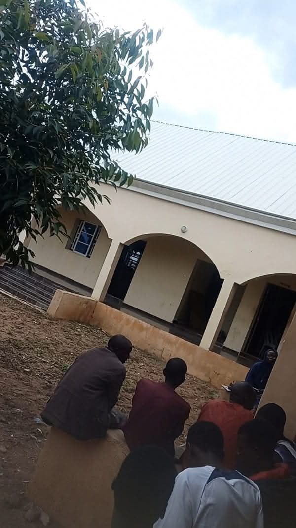 Extortion in the midst of Trauma: NIMC officials prey on Boko Haram victims

lakechadtimes.ng/web/2024/12/ex…