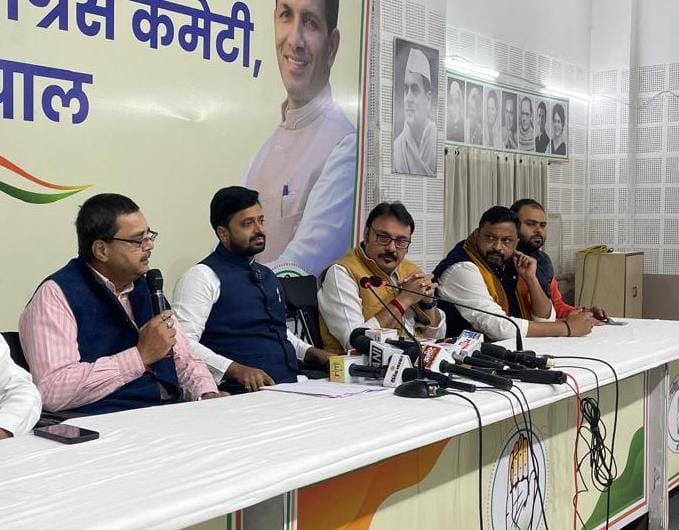 आज प्रदेश कांग्रेस कार्यालय मै उपनेता प्रतिपक्ष <a href="/HemantKatareMP/">Hemant Satyadev Katare</a> जी की प्रेस वार्ता:
