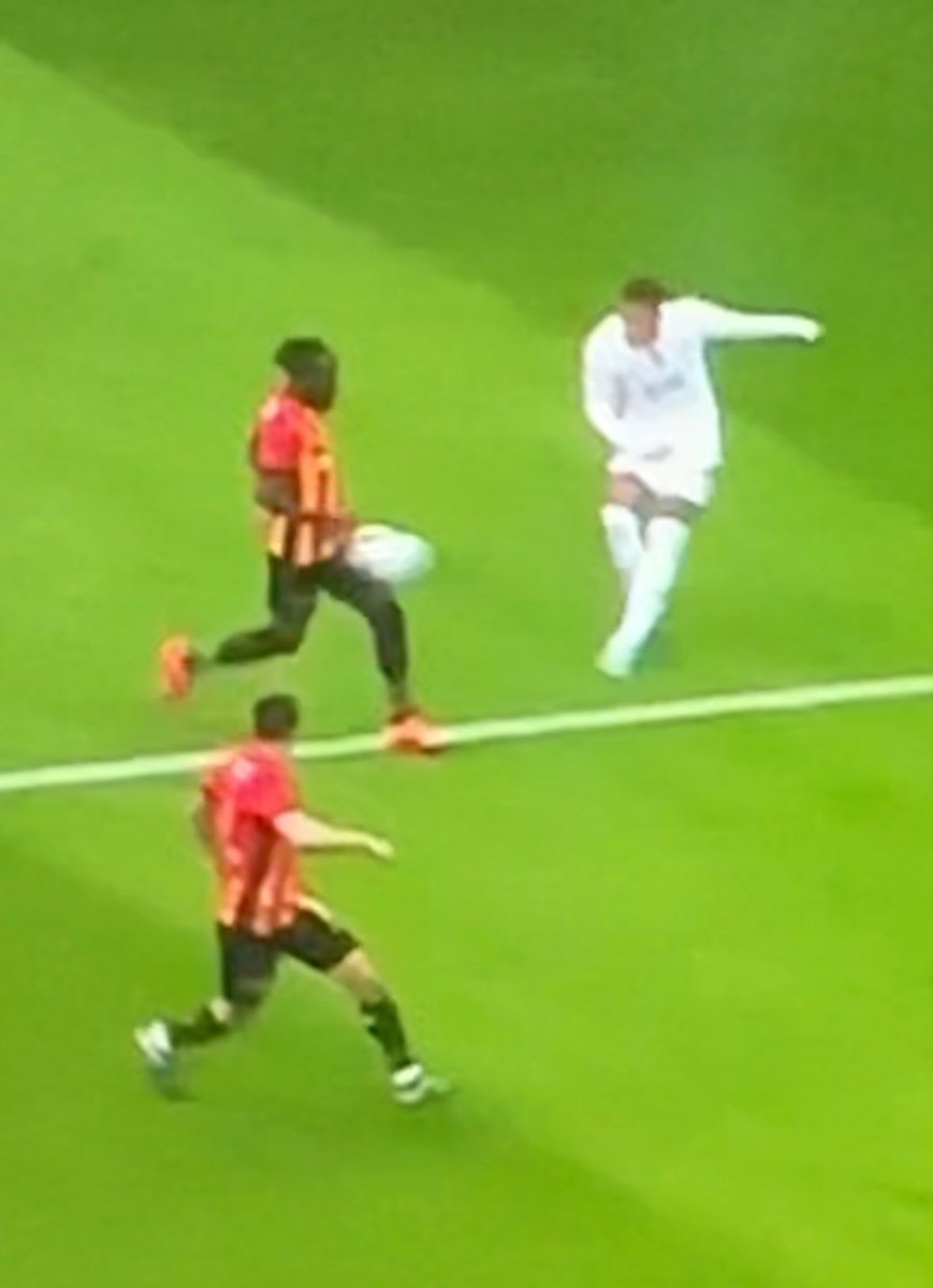 ForzaSenBenYok's tweet photo. Beşiktaş’a verilmeyen penaltı / Galatasaray’a verilen penaltı.

Söyleyecek söz bulamıyorum artık, yazıklar olsun vallahi. https://t.co/dHpNJ6m5xZ