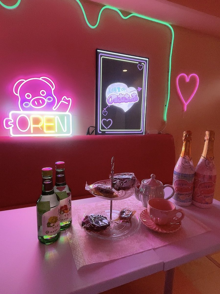 mok_kyu_n's tweet image. ホス狂いあおいちゃんプロデュースコンカフェ
&apos;&apos;のむちょあ&apos;&apos;@nomuchoa_kpop 
のレセプションに行ってきました💘

内装も看板も制服も拘りが感じられて新ジャンルのコンカフェでした🩵

キャスト募集もしてるみたいなので詳細はお店のアカウントから見てみて～👍🏻
