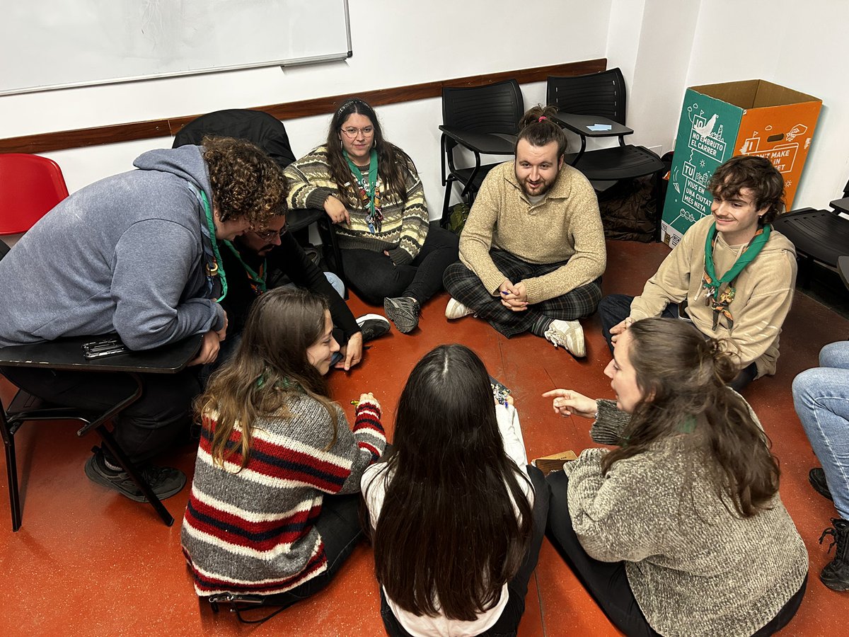 🙌🏻 Ahir vam celebrar la 1a Junta General del curs!

Vam començar el dia fent reunions d’àmbit. A la tarda, vam donar la benvinguda a les noves membres i vam concretar i calendaritzar els projectes aprovats a l’AGO.

Finalment, vam gaudir d’un sopar per conèixer-nos millor! 🚀