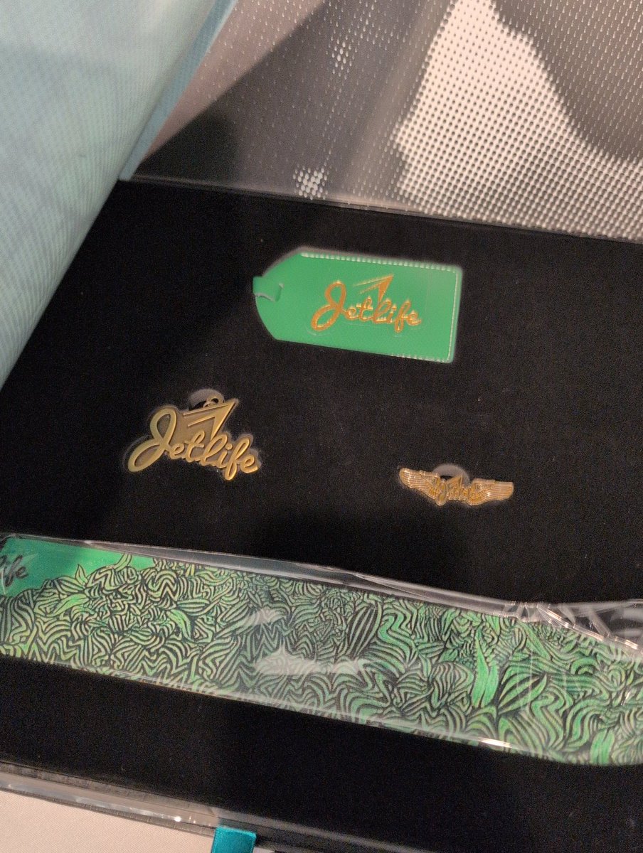 6Chamberz's tweet photo. @CurrenSy_Spitta This collection is amazing. The Vinyls are pressed perfectly no skip. I'ma play the set, then buy another to keep in the vault. https://t.co/rHLcwZBCEG